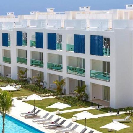 Cana Rock Condos Infinity Pool & Beach Suites ปุนตากานา ภายนอก รูปภาพ